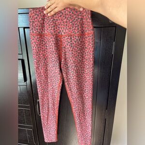 Beyond Yoga Hearts High-Waisted Leggings; excellent condition, no wear, size L